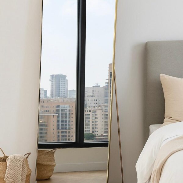 מראת גוף יוקרתית במסגרת זהב