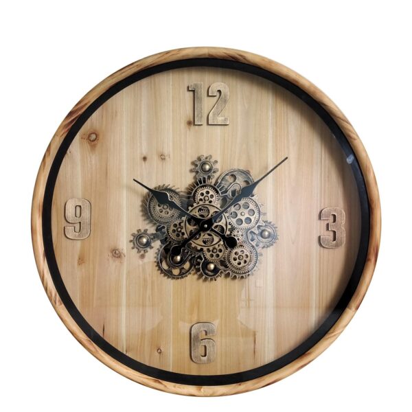 שעון קיר עץ טבעי בקוטר 60 ס״מ עם מנגנון גלגלי שיניים זהוב, ספרות בולטות ולוח עץ בגוון טבעי חמים.