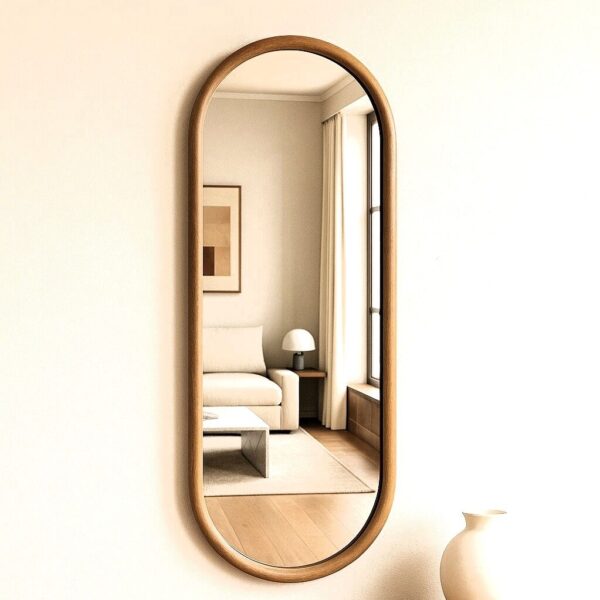 מראת קפסולה עץ טבעי בעיצוב יוקרתי לתלייה אנכית או אופקית, זמינה במידות 50×80 | 50×100 | 50×120 ס״מ, בעיצוב מודרני חמים.